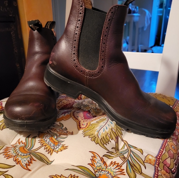 Blundstone Shoes - Blundstone Chelsea Boot Unisex 4.5(women's 6-7.5) Auberdine